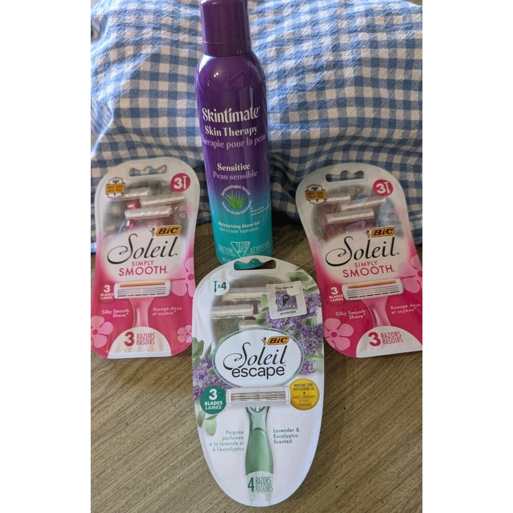 BIC Soleil Escape & Simply Smooth Shaving Set with Skintimate Gel